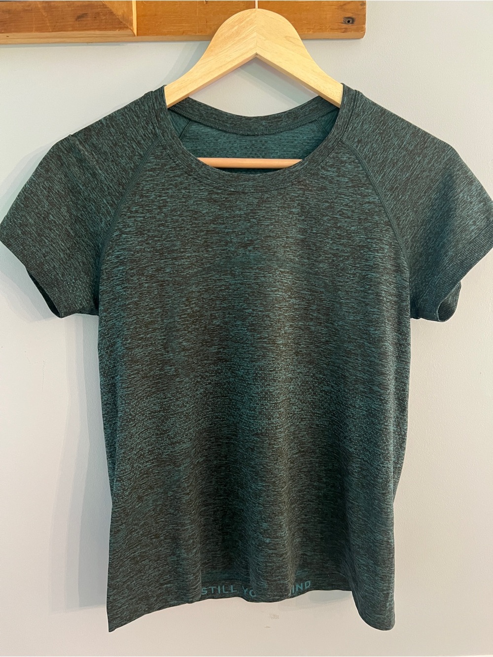 Lululemon Swiftly Tech Short Sleeve Top Size 8 Heathered Green Seamless Running